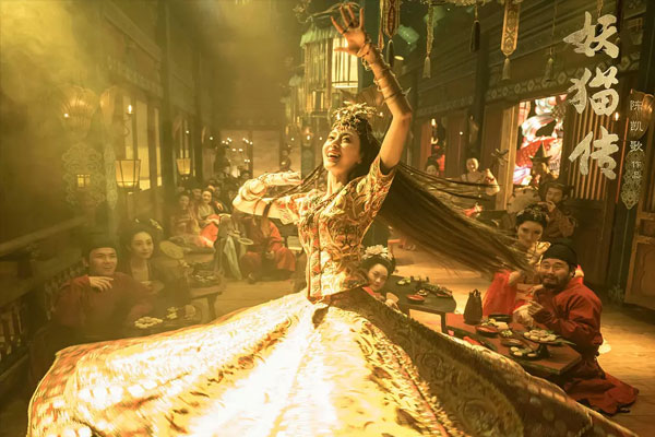 今日电影曝光全阵容终极海报,以象征盛唐辉煌的花萼相辉楼为背景,十二